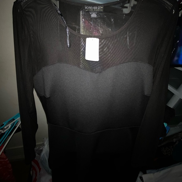 Heart shaped mesh long sleeve dress - Picture 3 of 4